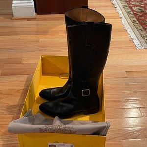 Size 39 black shiny black calfskin boots.